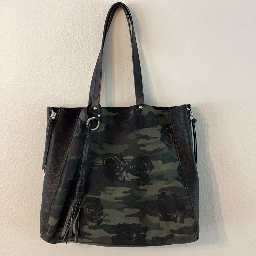 Women’s Camouflage Rose Print Tote Bag in Black and Green